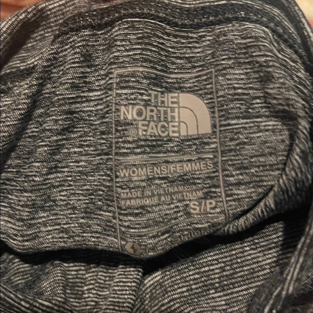 The North Face Women's Motivation Stripe 1/2 Zip Performance Top, Small - Picture 3 of 5